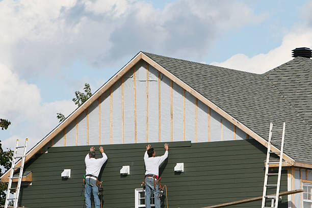 Professional Vinyl Siding technician working in Conroe, TX